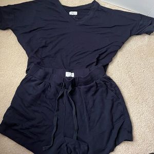 Lou & Grey Signature Soft PJ set, size L, navy - poncho v-neck top and shorts